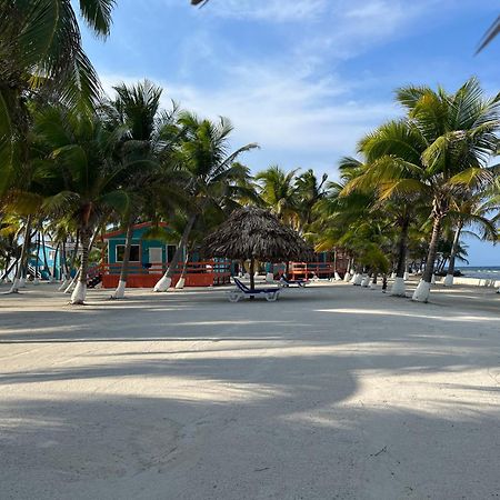 Blue Marlin Beach Resort Dangriga Buitenkant foto