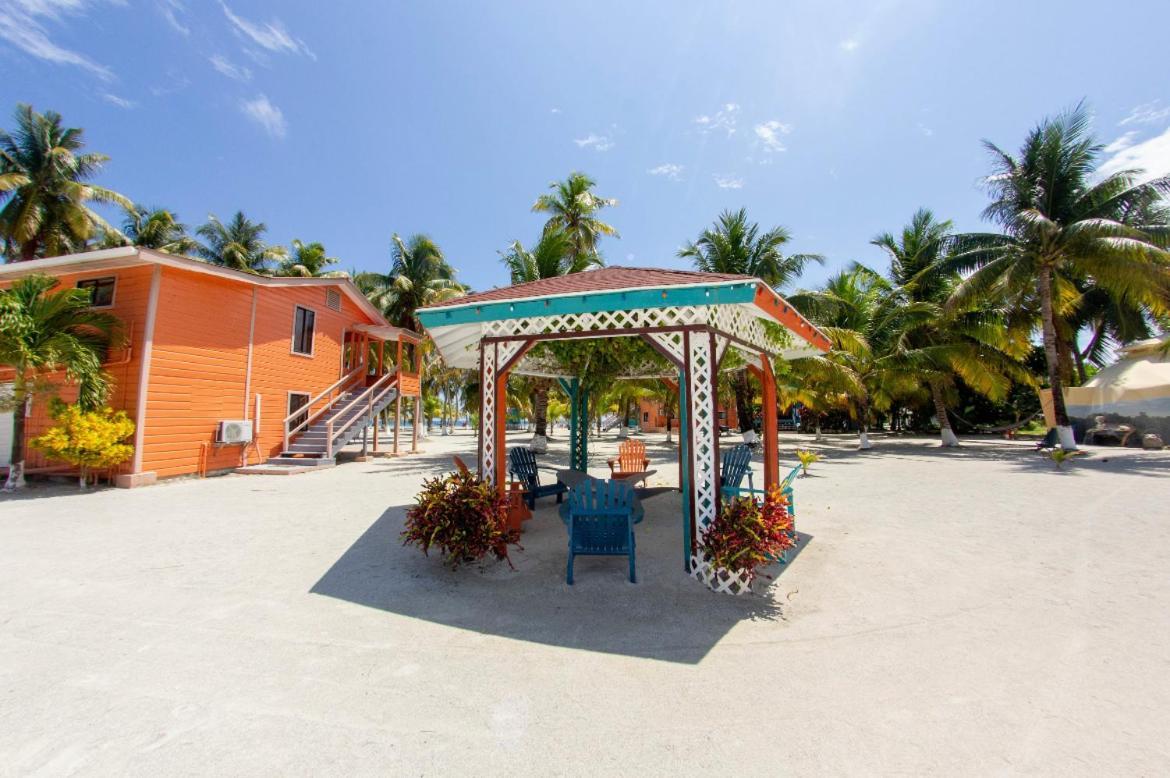Blue Marlin Beach Resort Dangriga Buitenkant foto