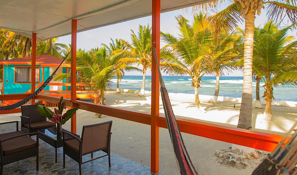 Blue Marlin Beach Resort Dangriga Buitenkant foto
