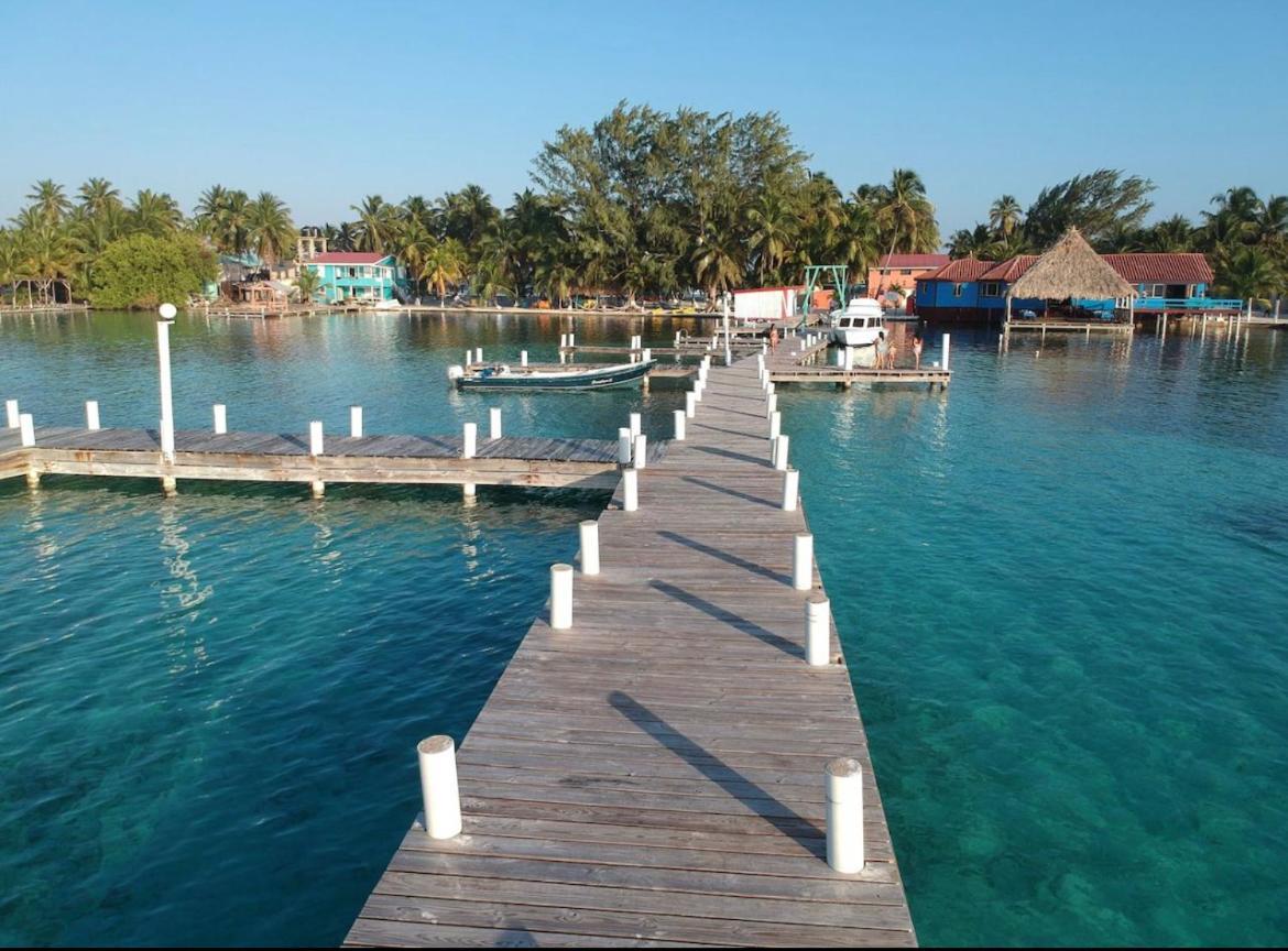 Blue Marlin Beach Resort Dangriga Buitenkant foto