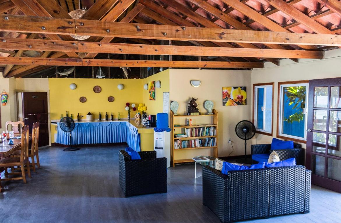 Blue Marlin Beach Resort Dangriga Buitenkant foto