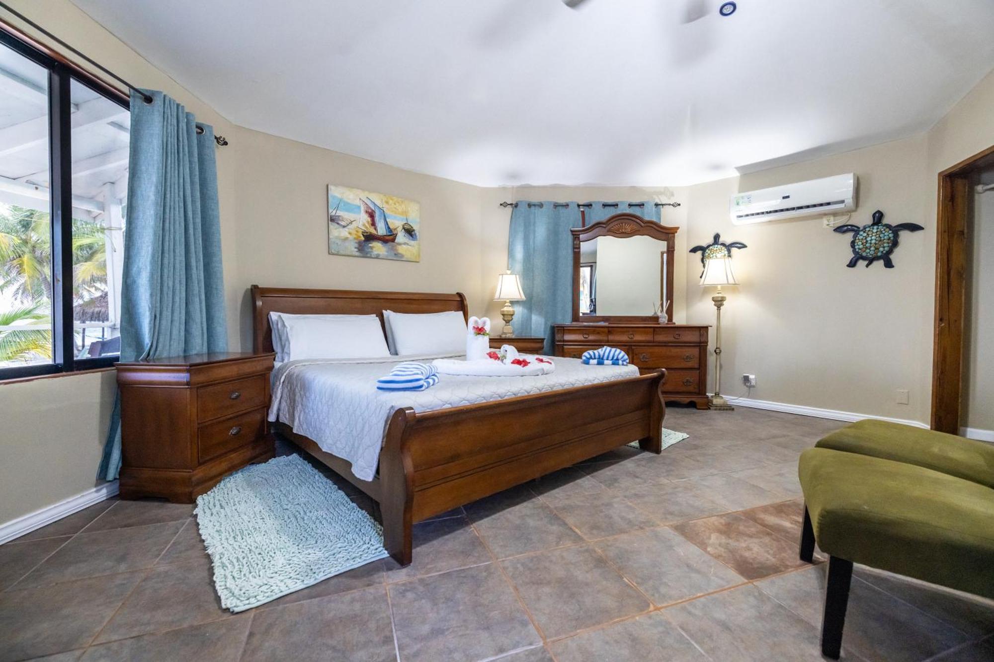 Blue Marlin Beach Resort Dangriga Buitenkant foto