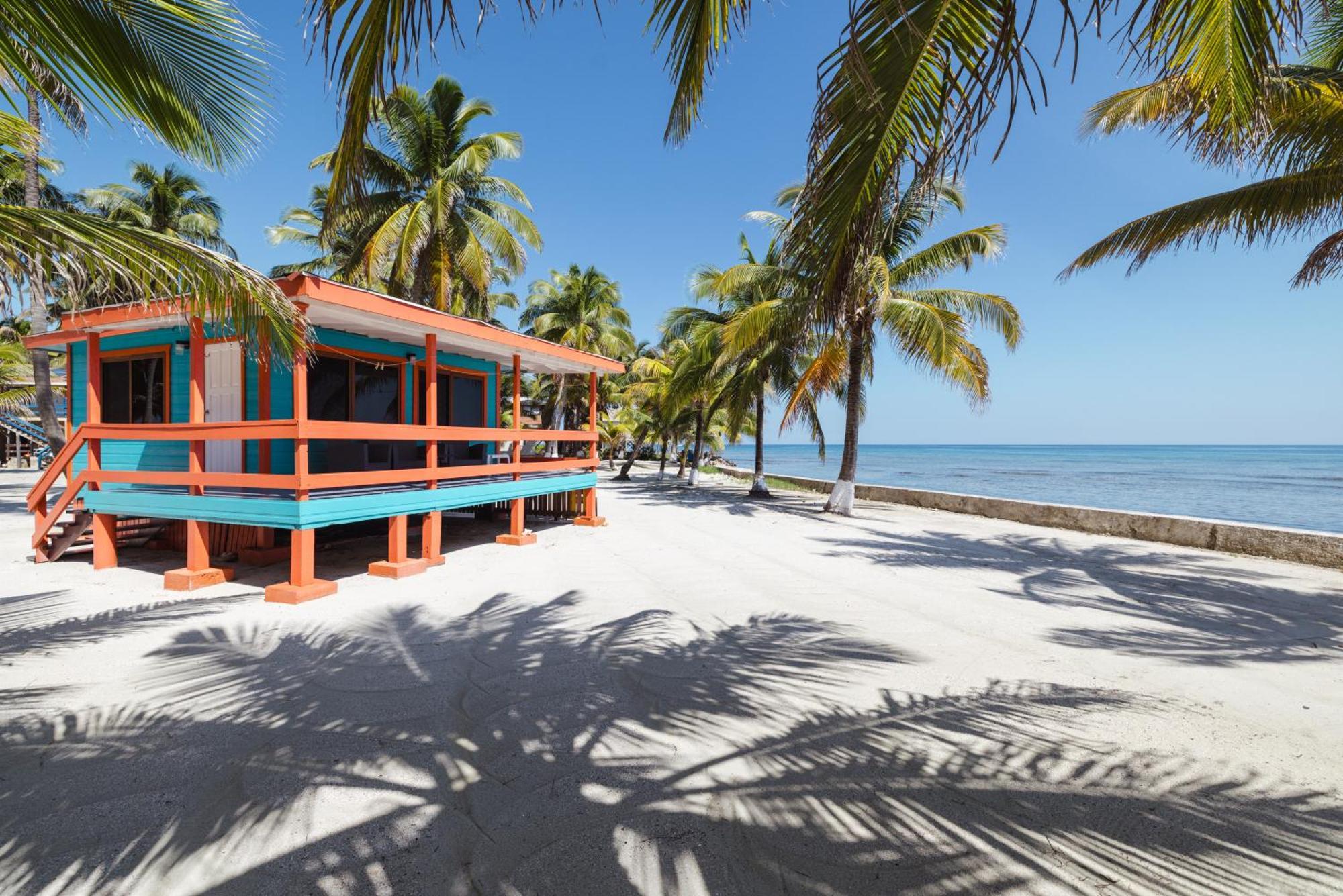 Blue Marlin Beach Resort Dangriga Buitenkant foto