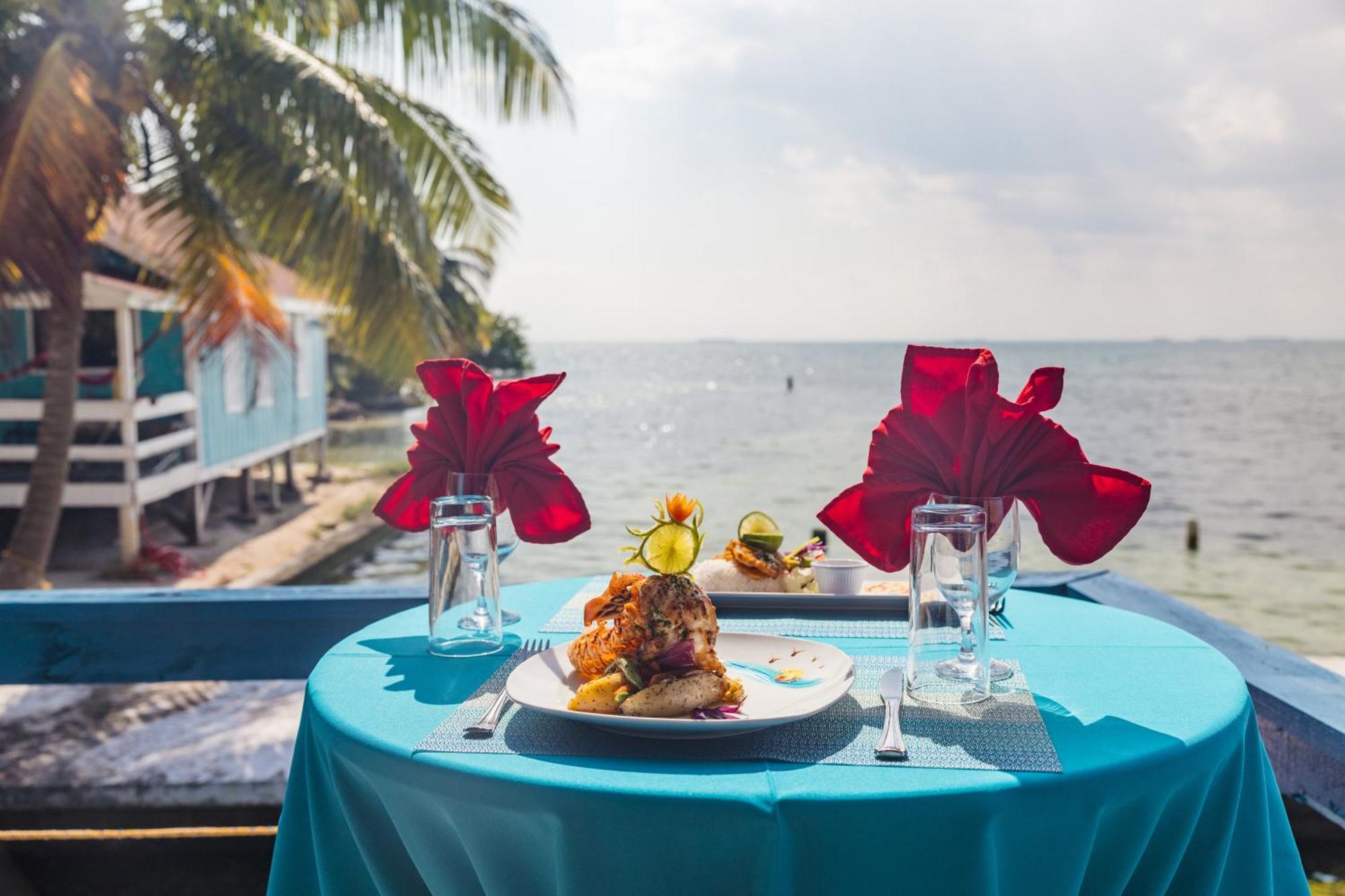 Blue Marlin Beach Resort Dangriga Buitenkant foto