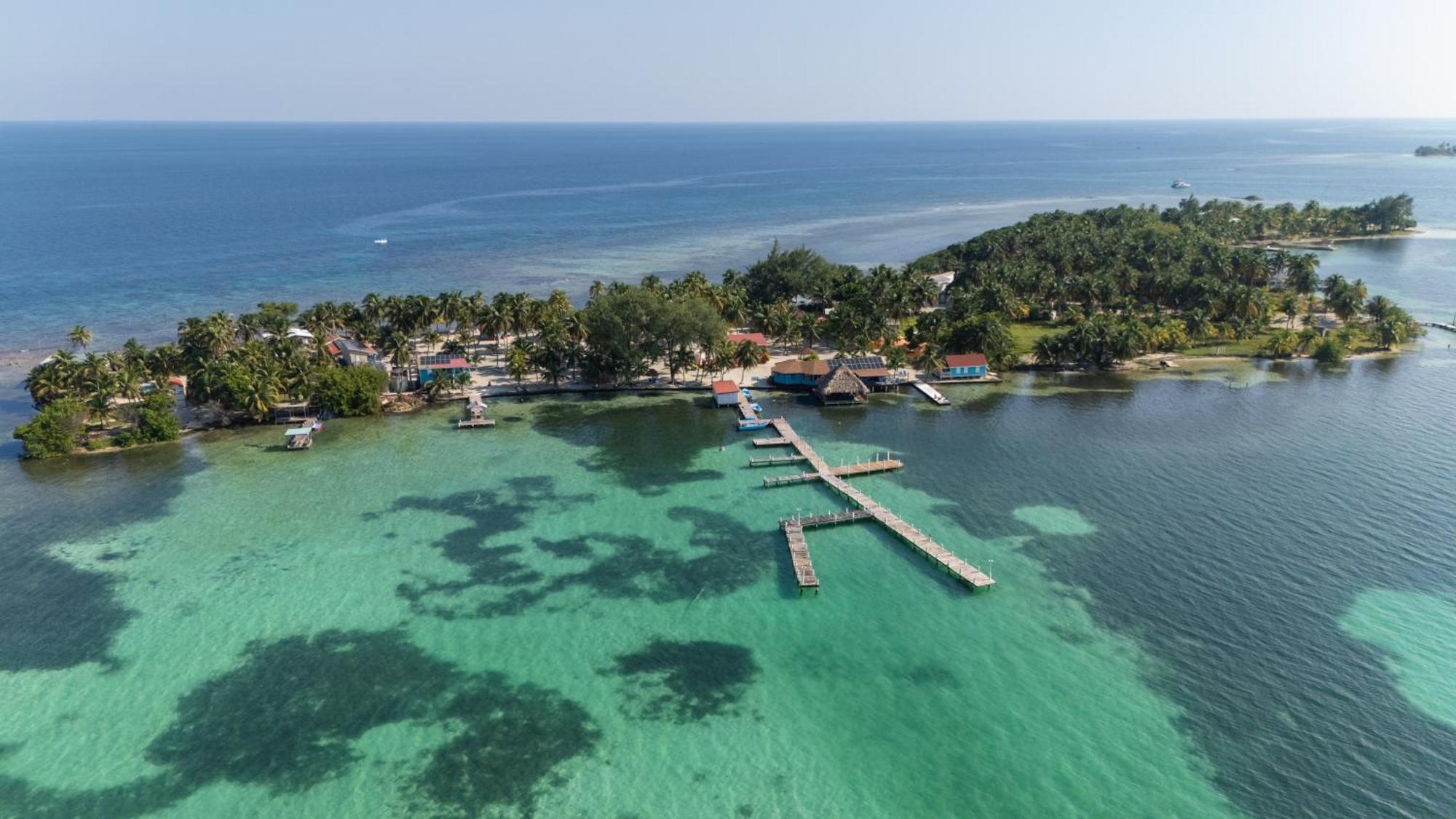 Blue Marlin Beach Resort Dangriga Buitenkant foto
