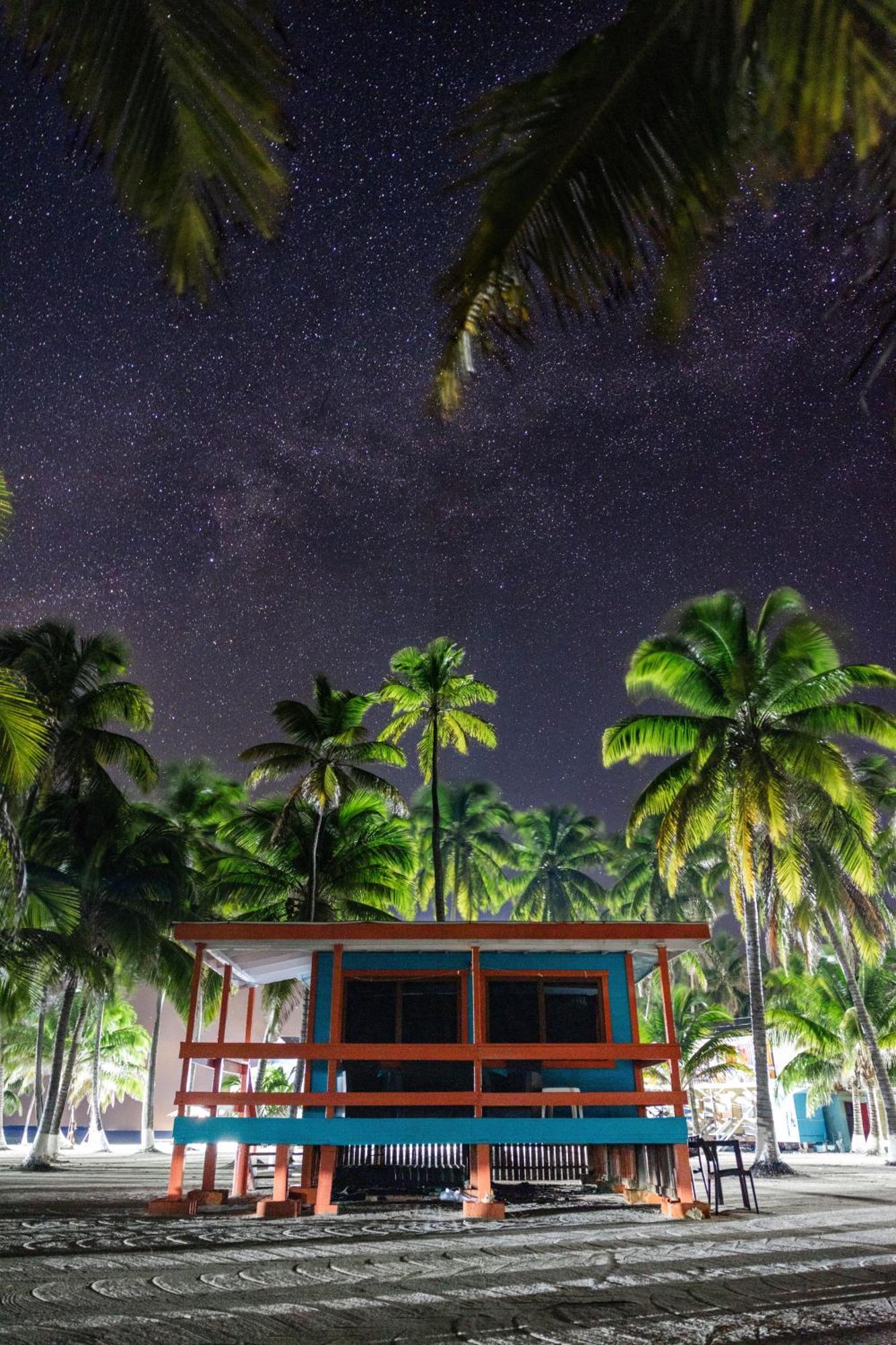 Blue Marlin Beach Resort Dangriga Buitenkant foto