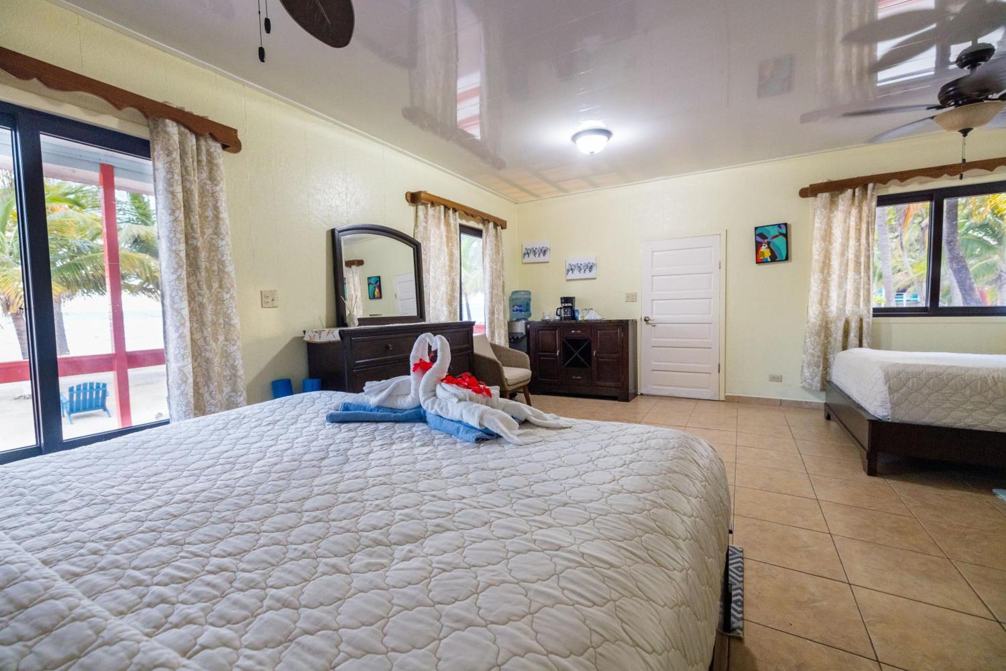 Blue Marlin Beach Resort Dangriga Buitenkant foto