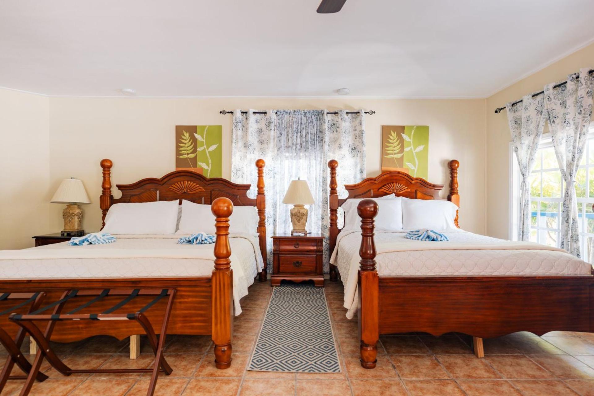 Blue Marlin Beach Resort Dangriga Buitenkant foto