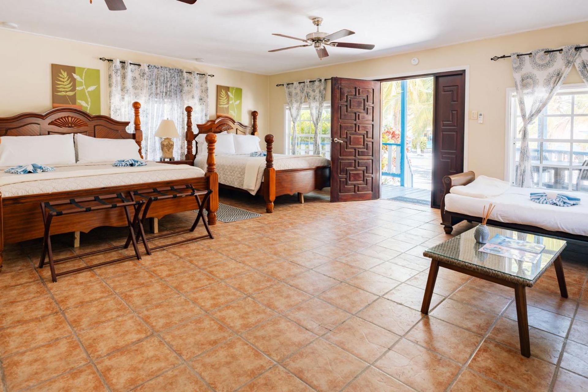 Blue Marlin Beach Resort Dangriga Buitenkant foto