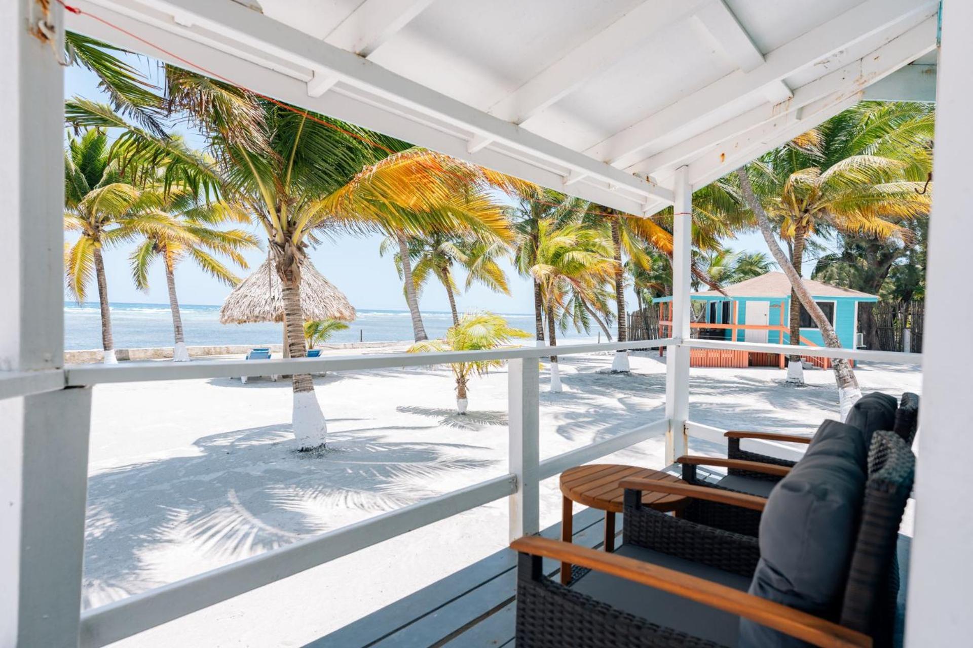 Blue Marlin Beach Resort Dangriga Buitenkant foto