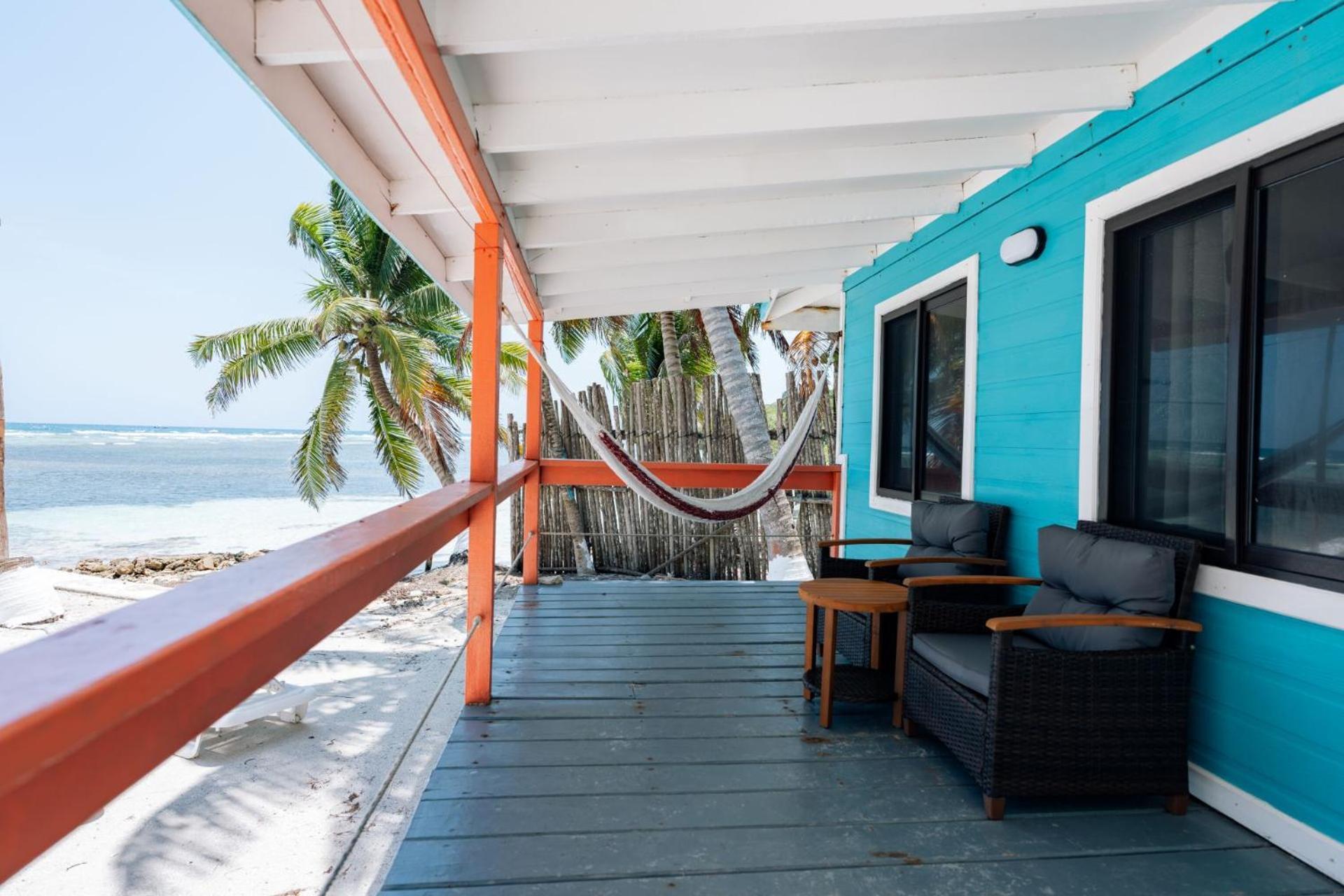 Blue Marlin Beach Resort Dangriga Buitenkant foto