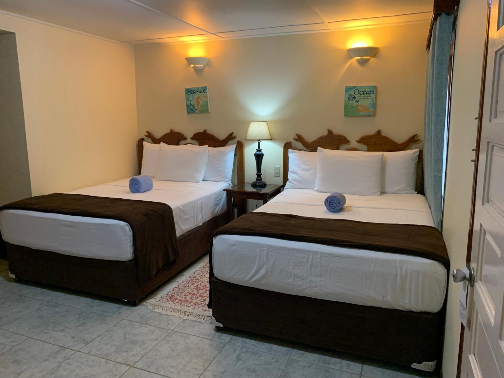 Blue Marlin Beach Resort Dangriga Buitenkant foto