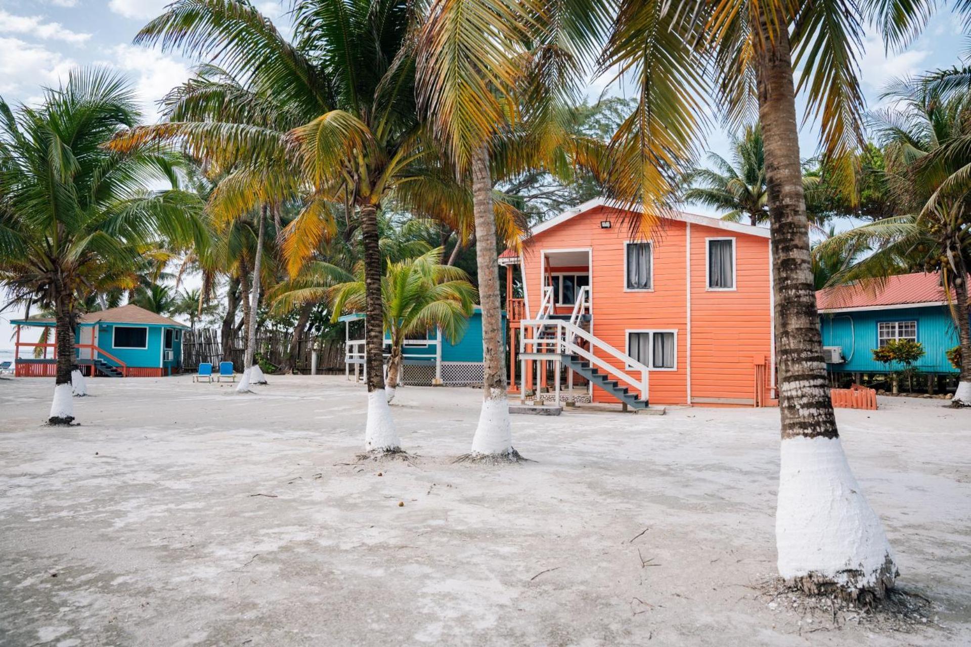 Blue Marlin Beach Resort Dangriga Buitenkant foto
