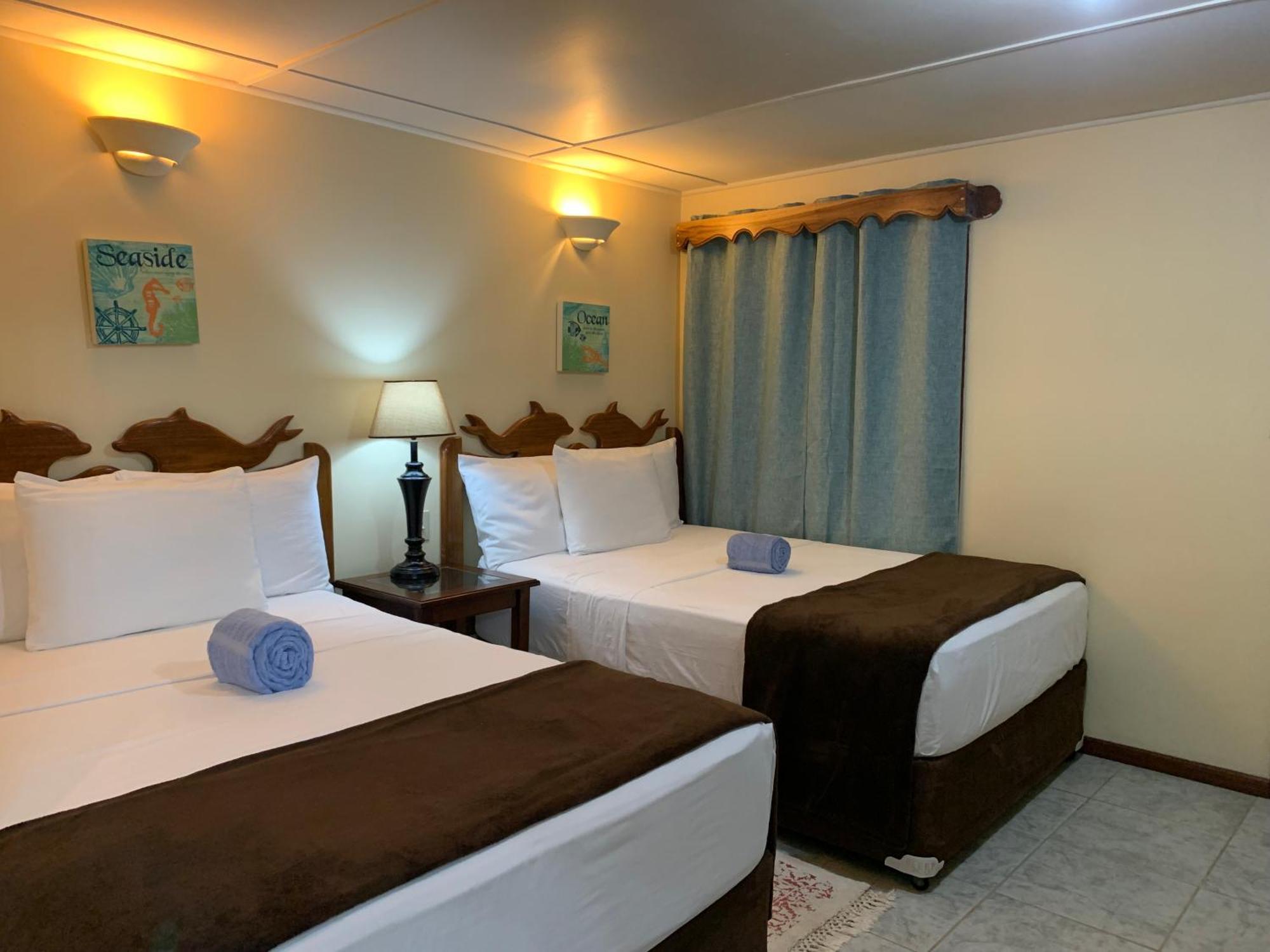 Blue Marlin Beach Resort Dangriga Buitenkant foto