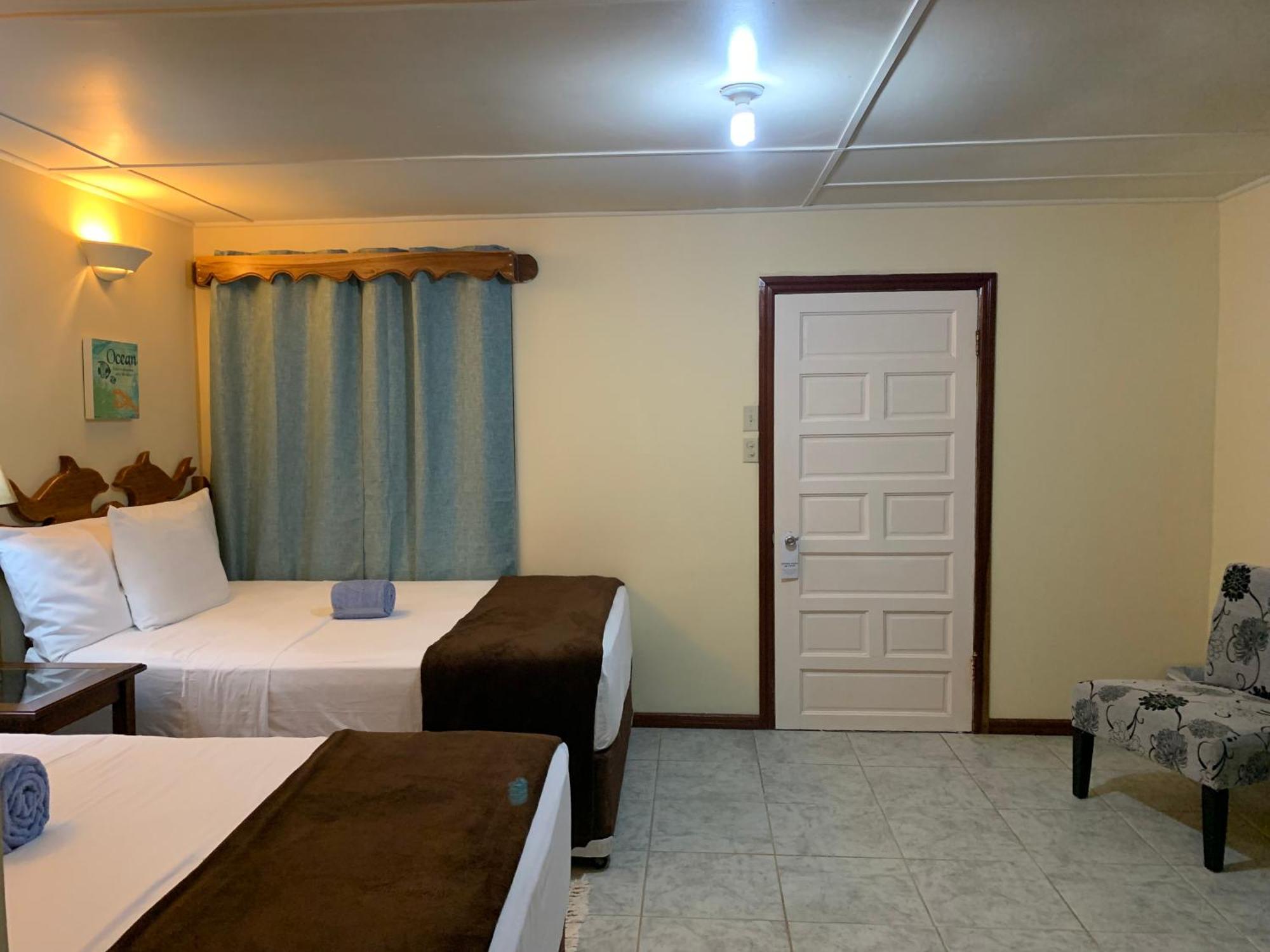 Blue Marlin Beach Resort Dangriga Kamer foto
